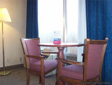 Knights Inn Overland Park Mission Номер фото